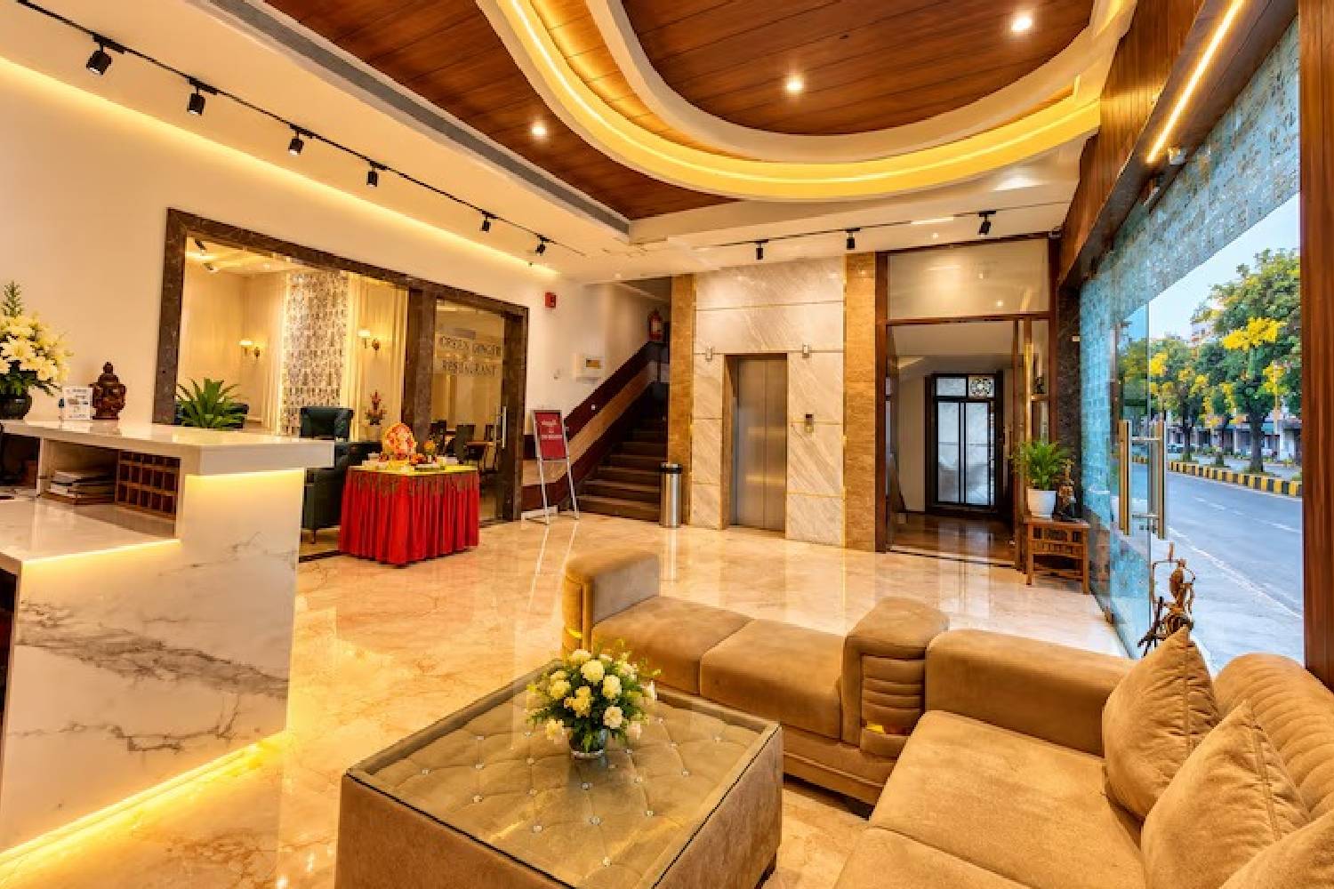 Banquet Hall Facilities and Decor