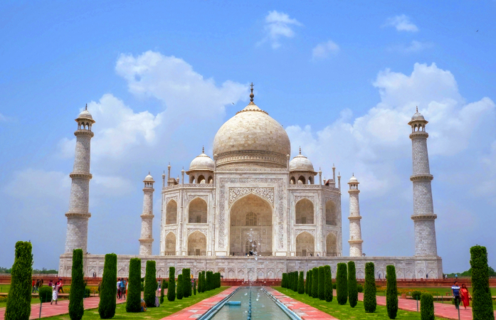 hotels near taj mahal