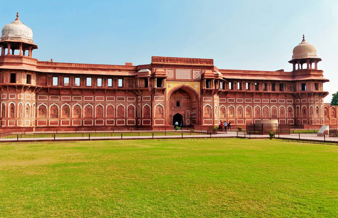 hotels near taj mahal