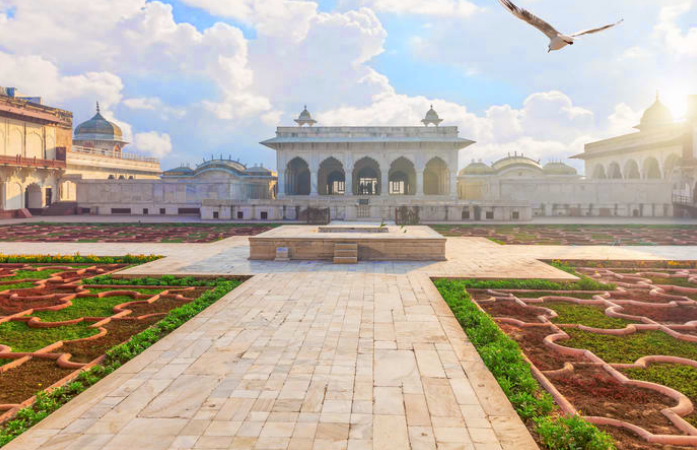 hotels near taj mahal