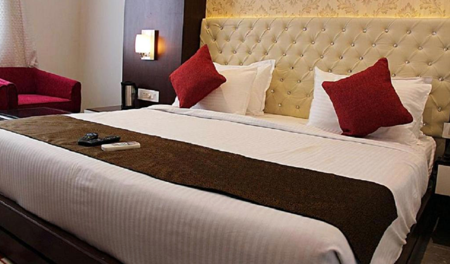 deluxe room near taj mahal agra